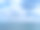 平静的大海和多云的天空。自然背景。图片下载