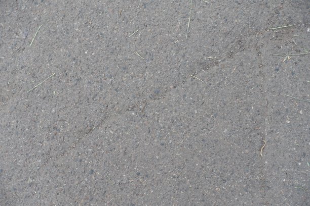 背景-干燥的旧沥青路面，有许多裂缝图片下载