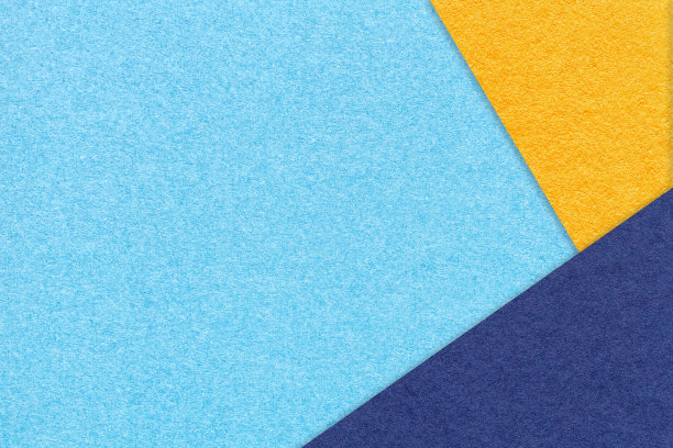 纹理工艺浅蓝色纸背景与黄色和海军蓝边界。复古的抽象天空纸板。图片下载