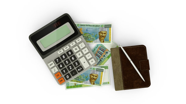 三维渲染的孤立组成的吉布提法郎钞票，计算器，笔记本和一支笔图片下载