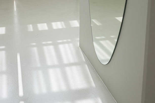 抽象的背景拍摄与阳光透过窗户和镜子照射图片下载