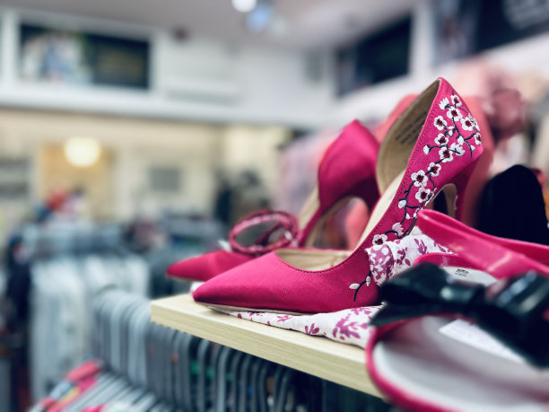 粉色鞋子出售图片下载