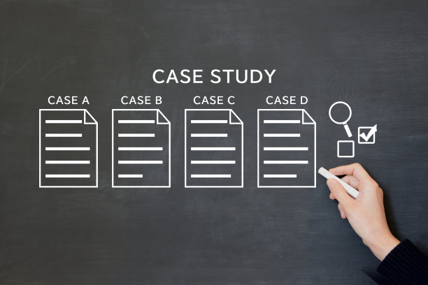 在黑板上手绘报告象形文字和案例研究单词图片下载