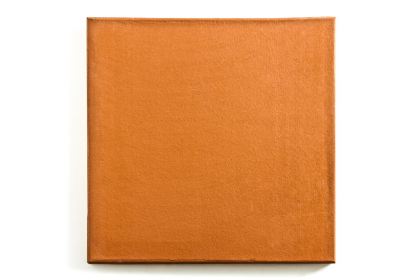 白色背景上孤立的红色瓷砖图片下载