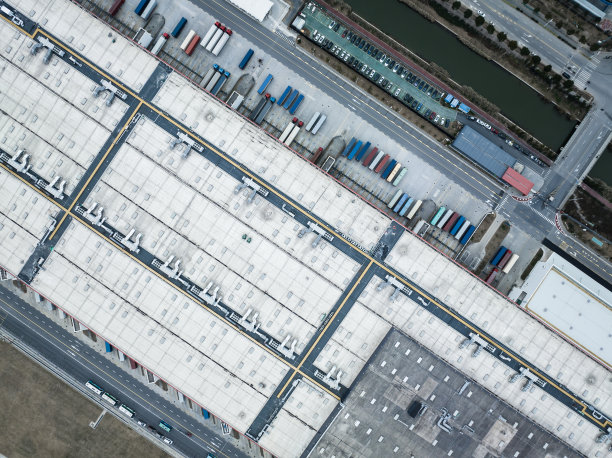 大型工业建筑屋顶鸟瞰图图片下载