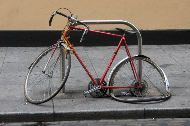 自行车轮胎漏气图片下载