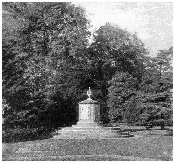 英国的古董旅行照片:拜伦为他的狗建的纪念碑图片下载