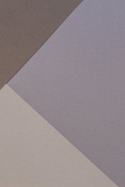 彩色纸几何组成的背景与灰色和棕色色调图片下载