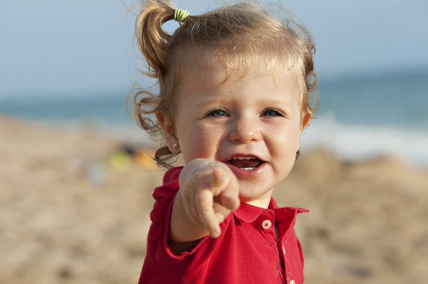 沙滩上的宝贝图片下载