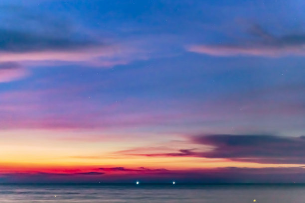 彩色天空与云在日落期间的高分辨率背景打印图片下载