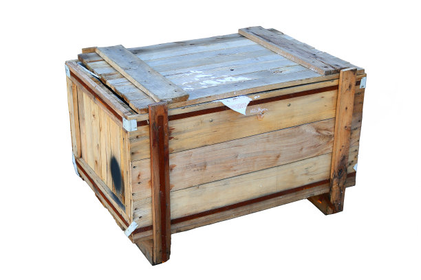 木箱孤立在白色背景。支持运输的货物包装。用于包装出售或转移到其他地方的产品的木制外壳。图片下载