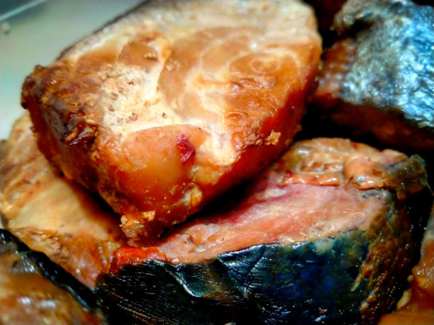 切成块的烤金枪鱼肉图片下载