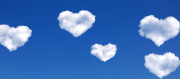 蓝蓝的天空中心的形状的云图片下载