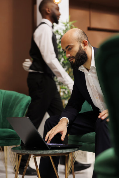 穿西装的中东商人图片下载