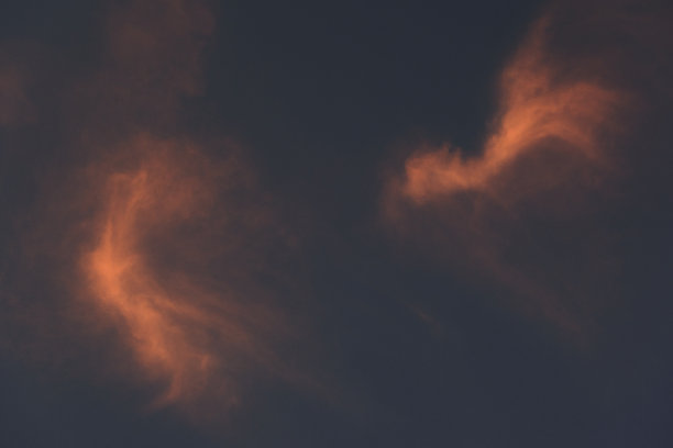 天空中的火焰-动画像黄昏时的云-高菲美学共鸣天空-日落时的橙色云图片下载