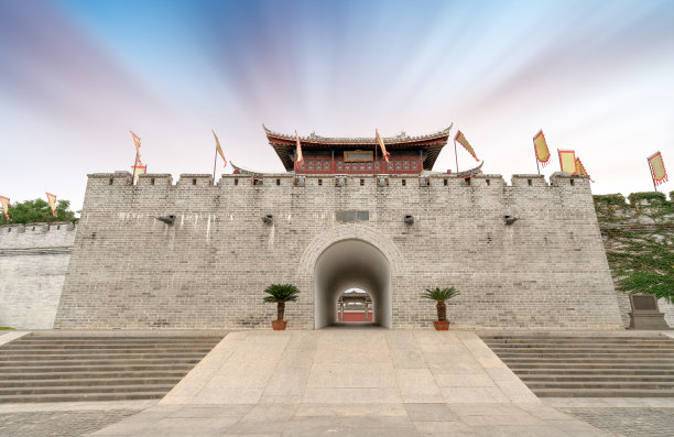 中国海南三亚的古城门。图片下载