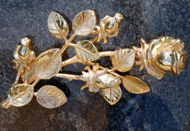 墓碑上的玫瑰装饰图片下载