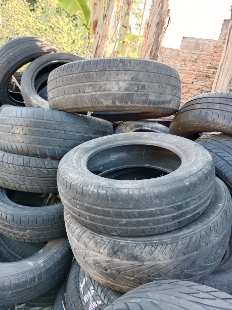 一堆二手车轮胎图片下载