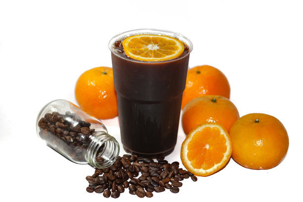 美式冰咖啡，把橙汁片放在上面。图片下载