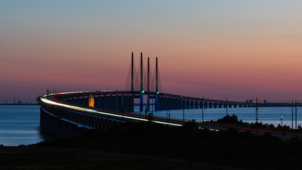 厄勒海峡大桥是一座连接瑞典和丹麦(马尔默和哥本哈根)的高速公路和铁路桥。图片下载