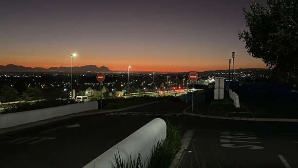 停车场的日落图片下载