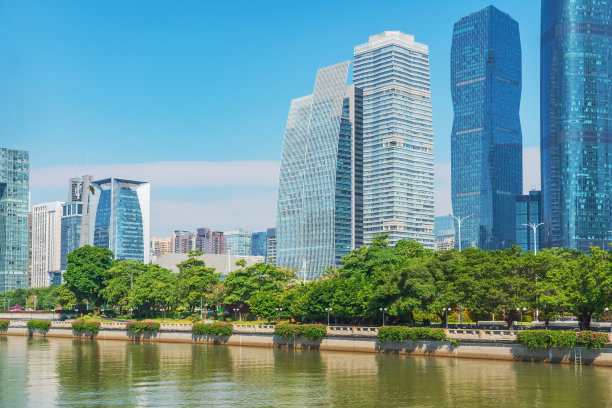 中国广东省广州的现代城市建筑天际线和桥梁河流图片下载