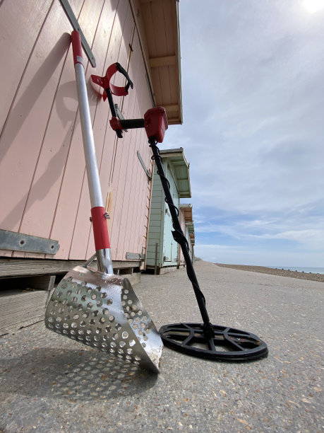 沙勺金属探测金属探测器海滩股票照片图片下载