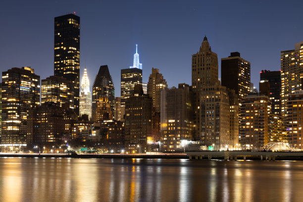 曼哈顿中城的夜晚图片下载