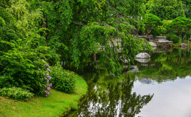 田园诗般的日本园林景观图片下载