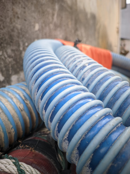 发动机蓝色波纹管的近景图片下载