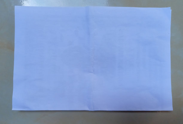 地板上的方形白纸图片下载