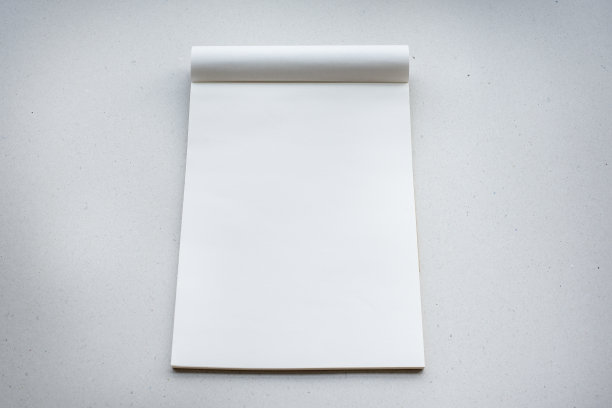 真正的纸照片，小册子模型模板，软封面，特写，孤立在浅灰色背景上放置你的设计图片下载
