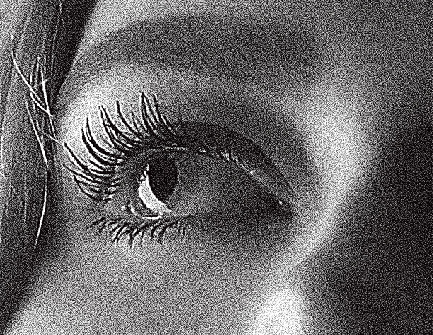 近距离的美丽的女性眼睛图片下载