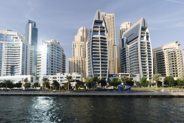 阿联酋迪拜码头城市风光，海景全景图片下载