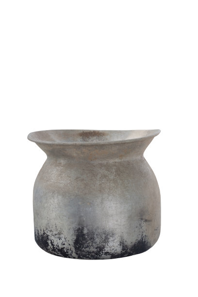 古老的锅孤立在白色背景包括剪切路径。图片下载