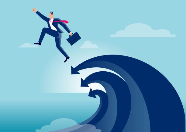 商人在水波箭的冲击下跳起来，展示企业理念图片下载