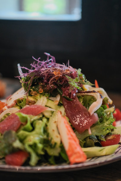 日式沙拉、混合沙拉、日式料理、金枪鱼三文鱼沙拉、日式传统生鱼片沙拉图片下载