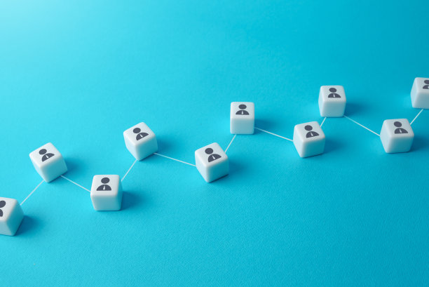 通过接受者网络进行交流和互动。散布谣言。合作,协作。领导。分享经验。社会关系。打造商业链图片下载