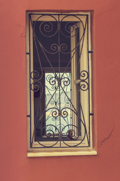 历史建筑的带栅栏的窗户图片下载