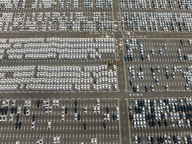 户外商用车大型停车场图片下载