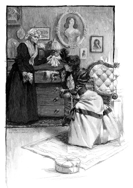 母亲给女儿展示衣服图片下载