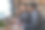 年轻的多种族商务人士在玻璃窗旁的咖啡厅随意工作图片下载