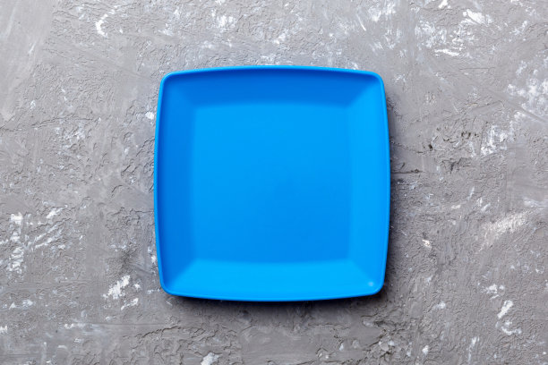 水泥背景上的空方板俯视图。为你的设计留出空间图片下载