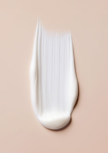 化妆品在米色背景上涂抹奶油质地图片下载