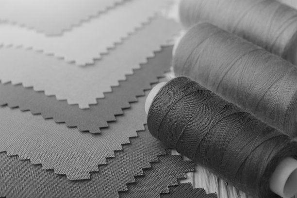 黑白针线包。缝纫线及布料样品。图片下载