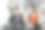 替代能源工程师指着太阳能电池板，与业务同事团队在办公室讨论未来的能源图片下载