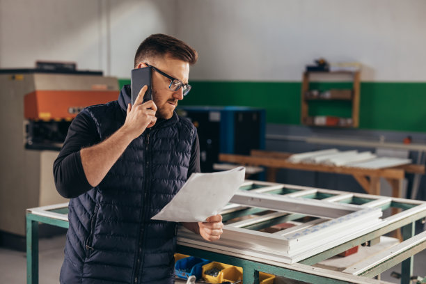 PVC行业工人图片下载