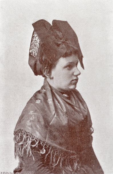 来自黑森林的传统服饰的女人，布列斯高，德国图片下载