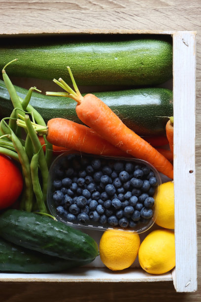 装有水果和蔬菜的板条箱图片下载