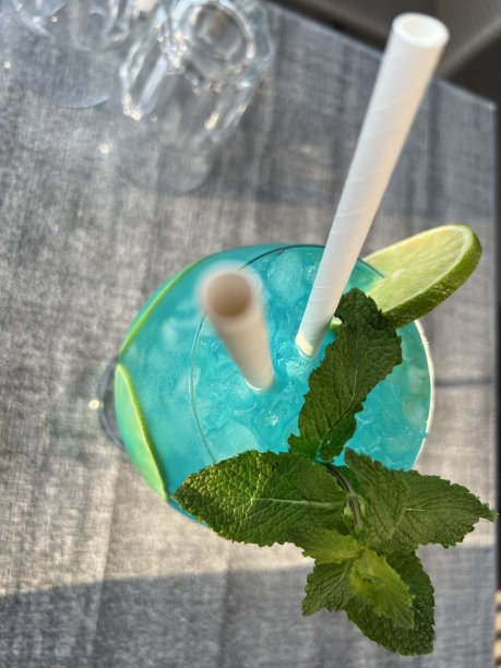 薄荷蓝泻湖鸡尾酒图片下载